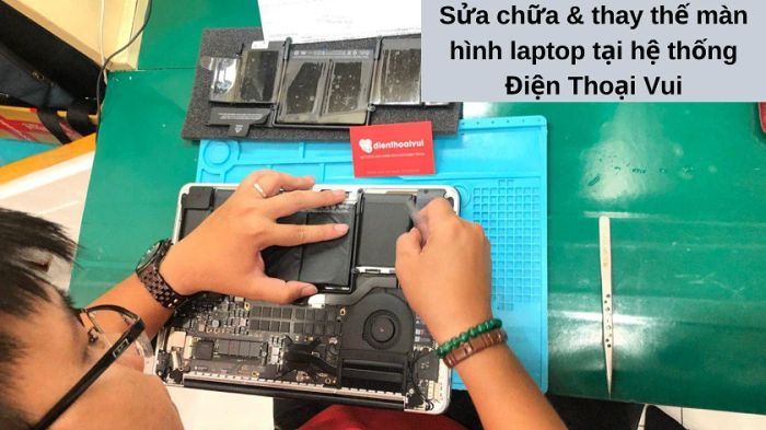 Thay màn hình mới để sửa lỗi