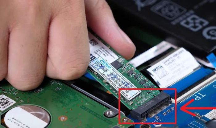 Laptop bị sự cố phần cứng dẫn đến màn hình bị tối mờ