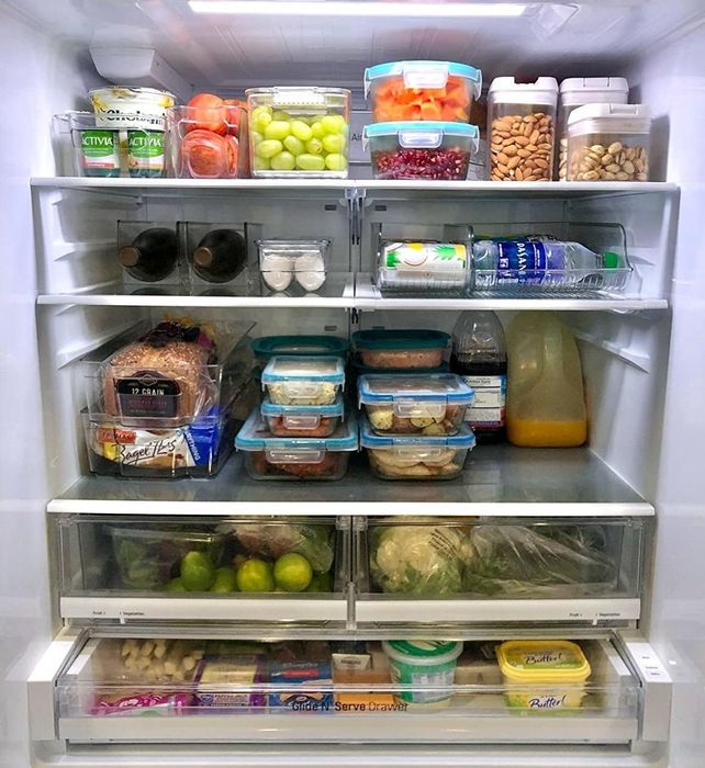 Reviewer photo showing a fridge neatly organized with the bins.