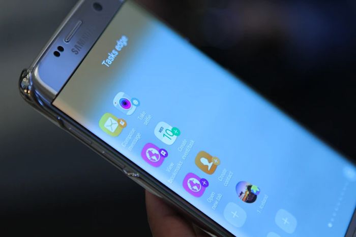 Thay màn hình Samsung Galaxy S7/S7 Edge có thể khắc phục tình trạng sọc màn hình?