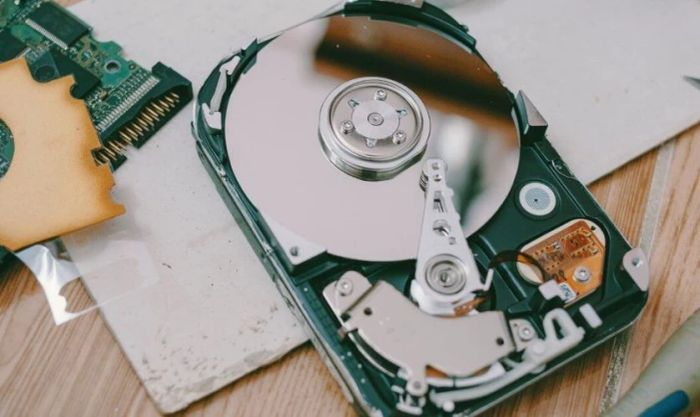 Vấn đề với đĩa đọc, trục quay khiến laptop không nhận ổ cứng