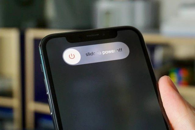 Khởi động lại iPhone khi loa ngoài không phát âm thanh