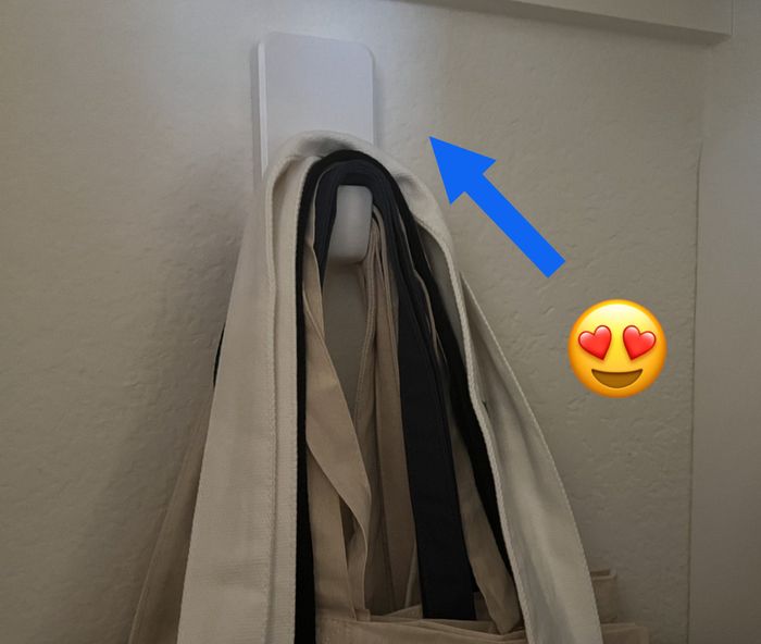 A command hook holding tote bags