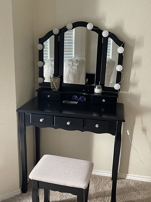 A reviewer's photo of the black vanity table set.