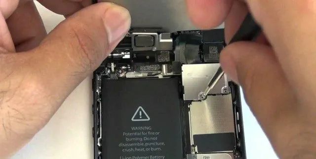 Cách xử lý tình trạng camera trước bị mờ, đen, nhiễu của điện thoại?