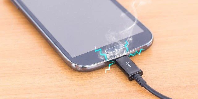 Cách khắc phục tình trạng điện thoại Lenovo không vào pin hoặc bị chập chờn khi cắm sạc