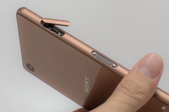 Khắc phục sự cố điện thoại Sony không sạc được pin