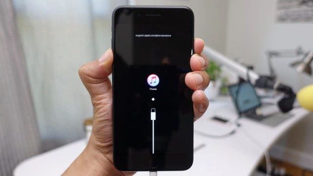 Khi iPhone bị vỡ màn hình và loạn cảm ứng, phải làm gì?
