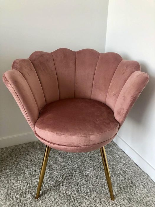 The soft blush petal chair featuring a flower-shaped backrest and four elegant gold legs.