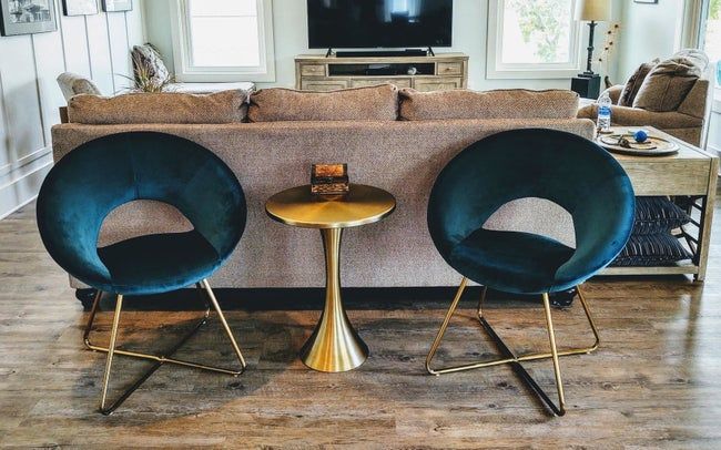 A reviewer has arranged two chairs in a cozy living room setting