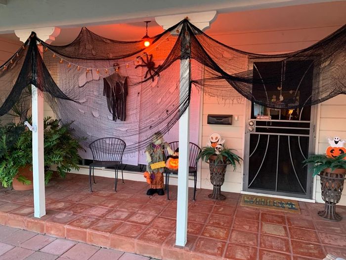 the black cloth draped over the top of a reviewer's porch