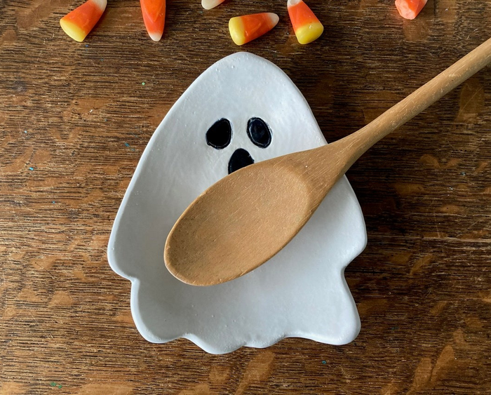 the spooky ghost spoon rest