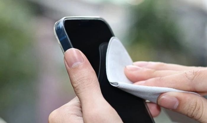 Cách vệ sinh màn hình iPhone khi bị loạn cảm ứng