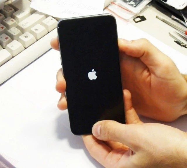 Khi iPhone bị vỡ màn hình và loạn cảm ứng, bạn cần làm gì?