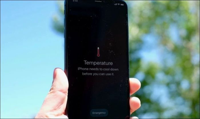 Nguyên nhân khiến điện thoại iPhone bị nóng và hao pin trong quá trình sử dụng