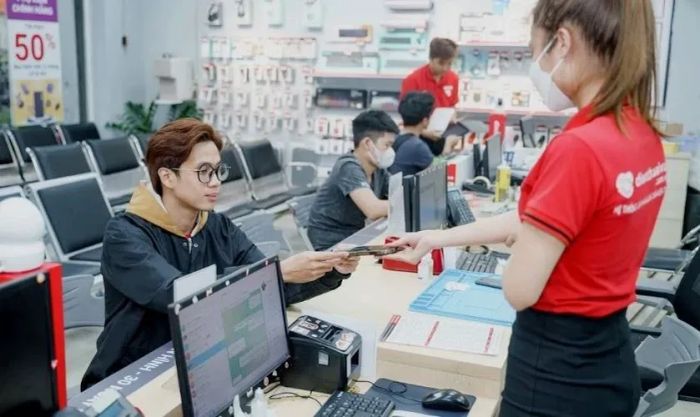 Đưa điện thoại đến cửa hàng sửa chữa khi gặp sự cố không đăng ký vào mạng