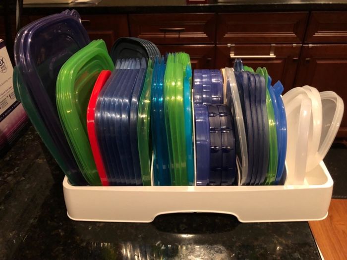 a reviewer's organizer neatly holding lids of various sizes
