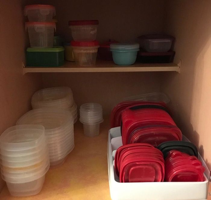 a reviewer's lid organizer placed inside their cabinet