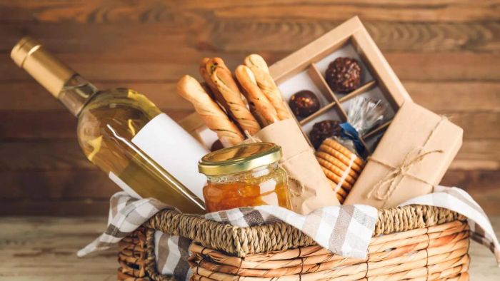 Mytour readers weighed in on 11 food gifts, highlighting which ones are ideal and which should probably be skipped for your next gift exchange.