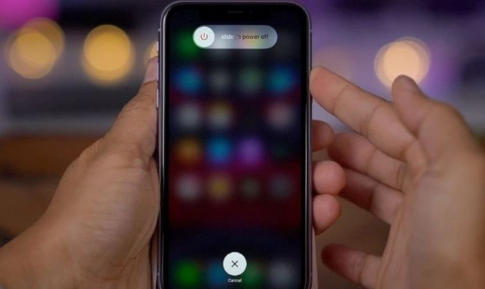 Khởi động lại iPhone