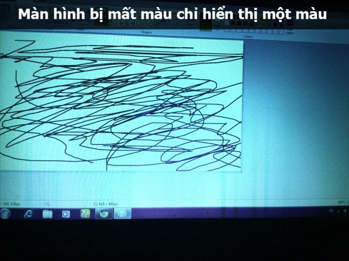 Màn hình laptop mất màu, sai màu là gì?