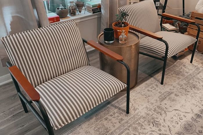 a reviewer's pair of striped chairs flanking a side table