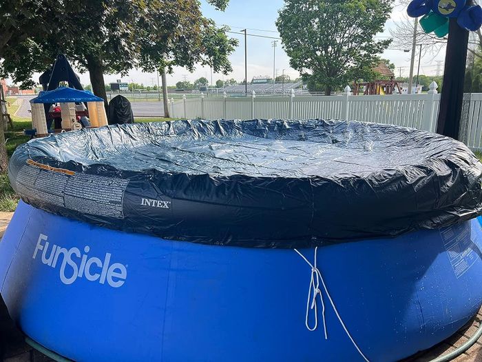 A reviewer's photo showing the cover on an above-ground pool