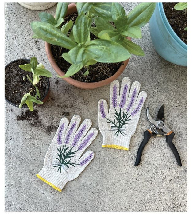 Lavender-themed gardening gloves
