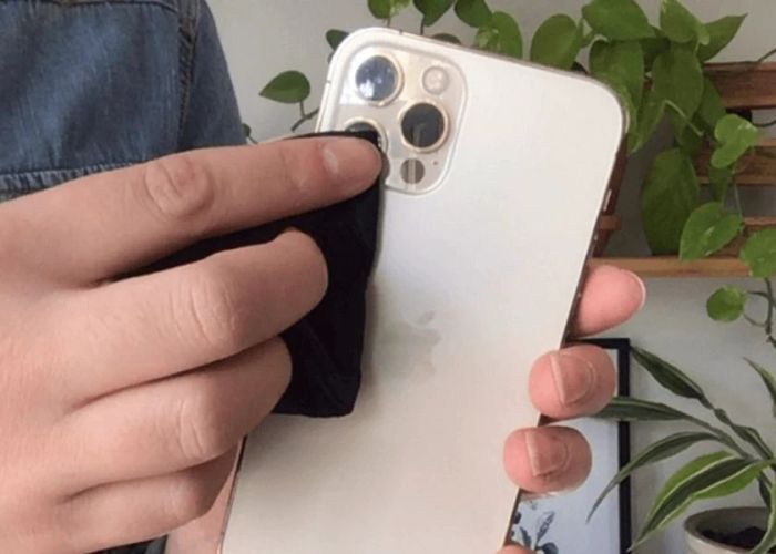 Làm khô bề mặt camera