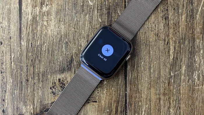 Kiểm tra dock sạc và cáp sạc cho Apple Watch