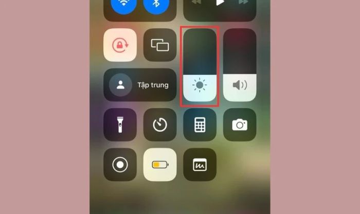 Điều chỉnh độ sáng màn hình iPhone để tránh tình trạng màn hình vàng