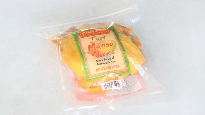 Tangy and chewy mango slices