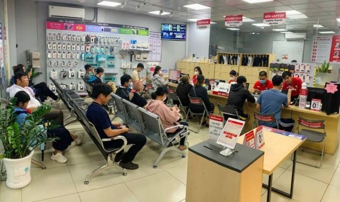 Thay màn hình iPhone tại cửa hàng Mytour