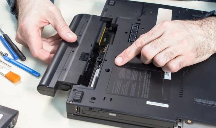 Laptop không thể khởi động do lỗi pin