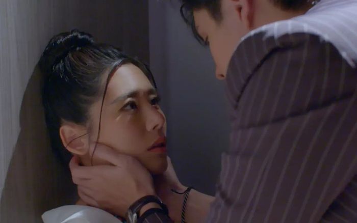เหตุการณ์ติดลิฟต์ส่งผลให้ ‘ฟิล์ม’ จัดโปรหวานสุดโรแมนติกในฉากปฐมพยาบาล ‘ใบเฟิร์น’ ใน ‘รักนี้ต้องเจียระไน’