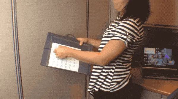 The model demonstrates how to unfold the wall organizer.