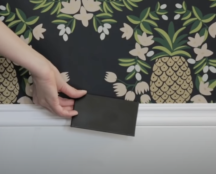 Matching colors with a pineapple wallpaper