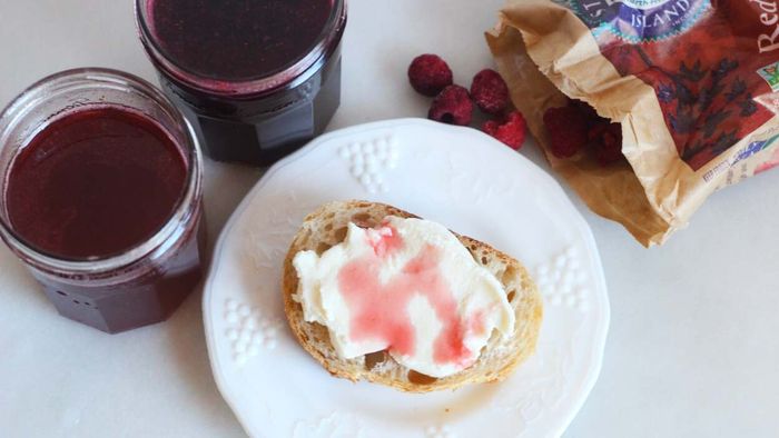 Make a Beautiful Jewel-Toned Honey With Just Two Simple Ingredients