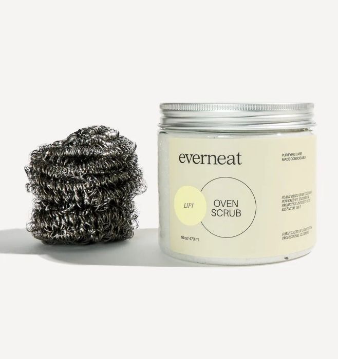 Everneat oven scrub jar placed next to a stack of metal scrubbers, featured in a cleaning products shopping article