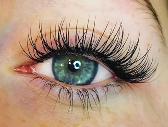 A close-up of a reviewer's eye with the false eyelashes applied