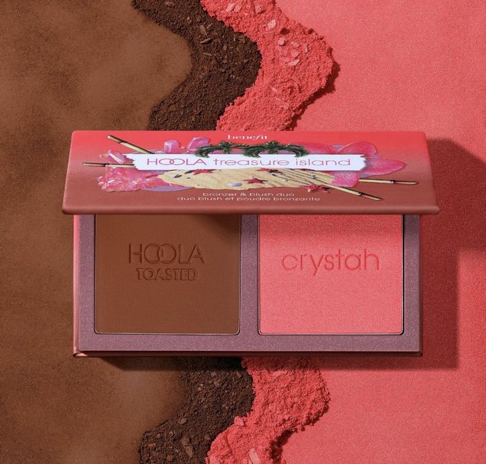 Benefit Hoola Treasure Island bronzer and blush duo set displayed against a textured backdrop.