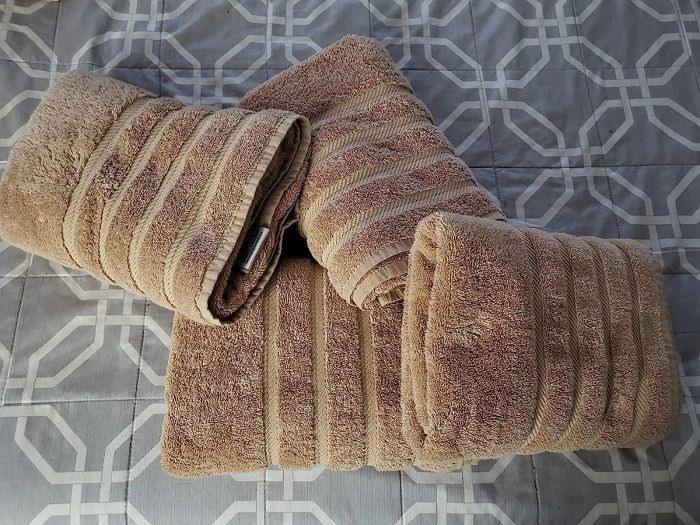 A reviewer's brown towel set.