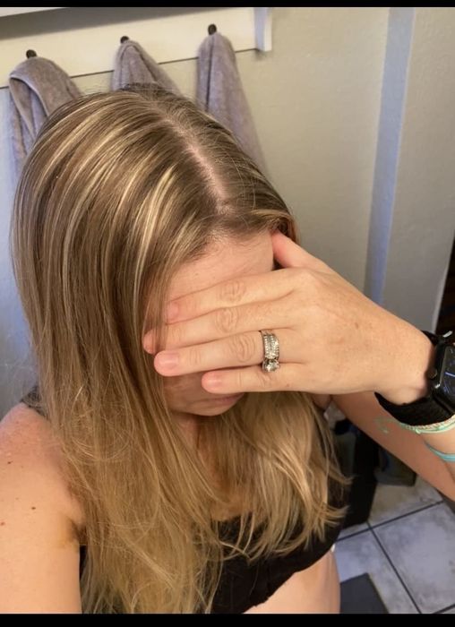 A reviewer’s hair after using the dry shampoo