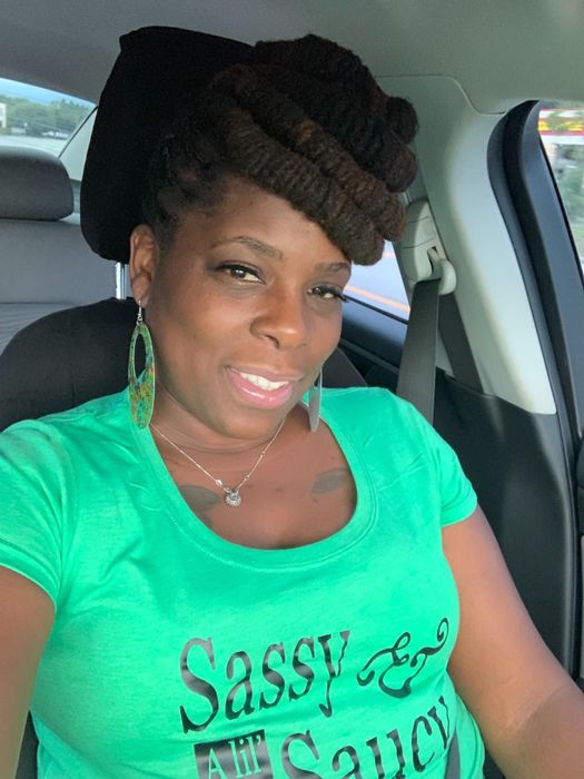 A reviewer with dark skin wearing a nude-pink shade