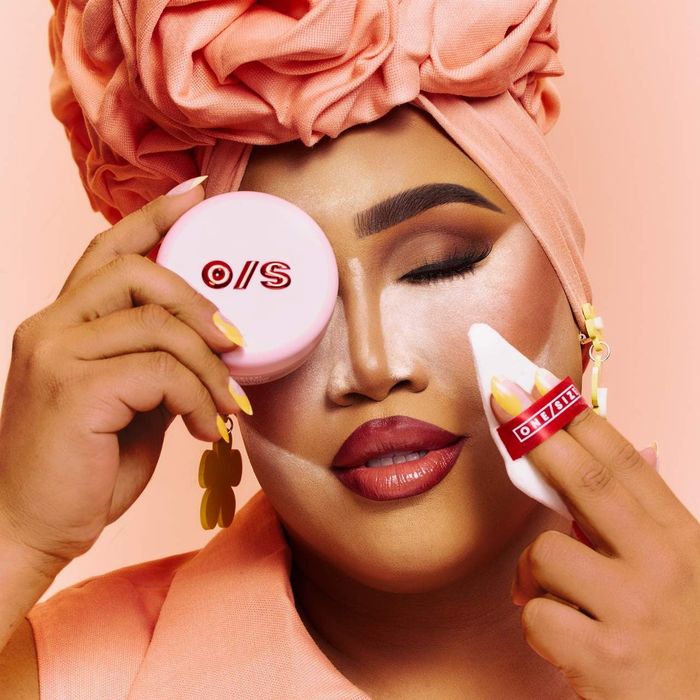 Patrick Starr posing with the One/Size setting powder, applying it to perfect the look.