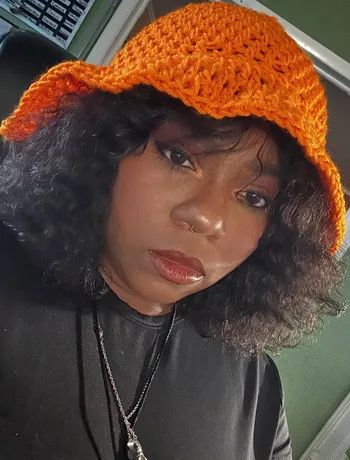 The reviewer wears the reddish shade of the blush, highlighting its rich tone.