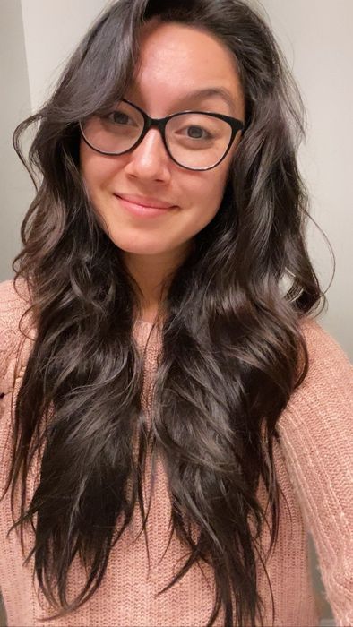 Reviewer showing the transformation after using the OGX air-dry cream, with smooth and defined curls.