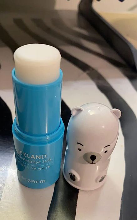Reviewer’s photo showcasing the eye stick