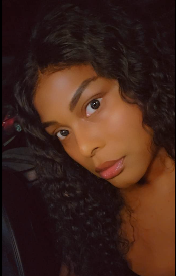 A reviewer with flawlessly blended foundation on their face.
