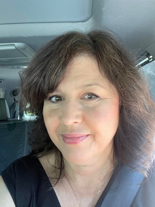 A reviewer wearing the sunscreen beneath their makeup